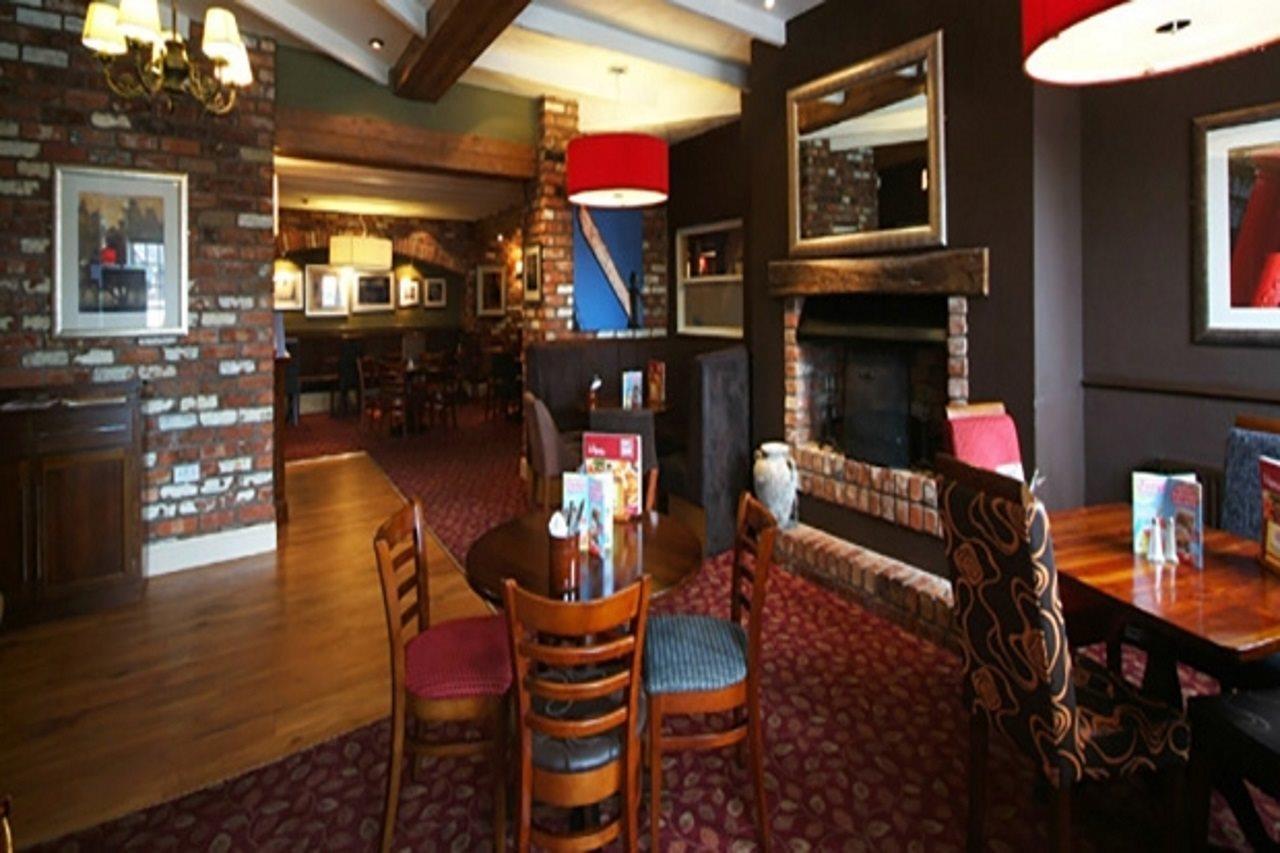 Premier Inn Premier Inn Wirral Greasby Экстерьер фото