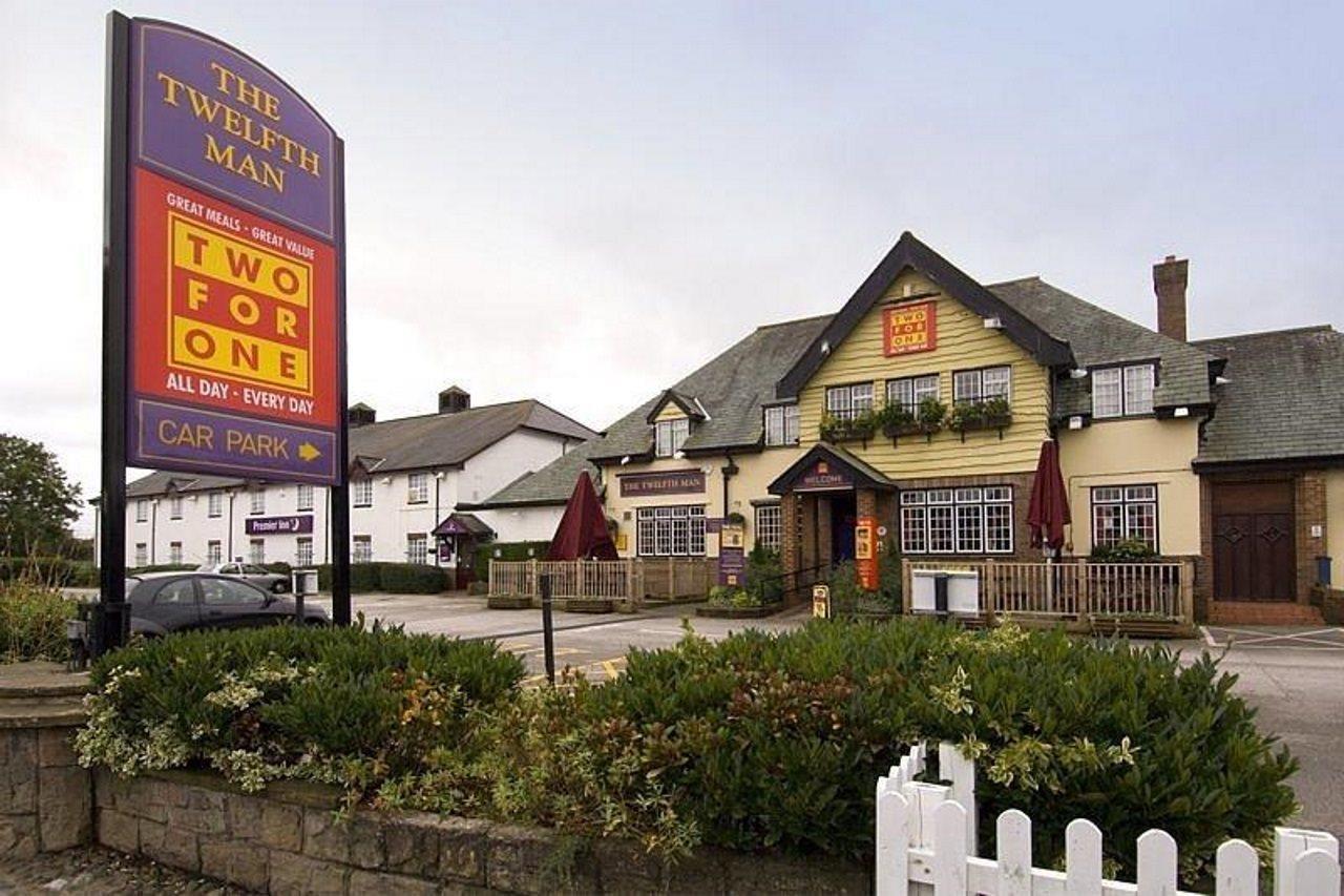 Premier Inn Premier Inn Wirral Greasby Экстерьер фото