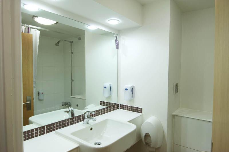 Premier Inn Premier Inn Wirral Greasby Экстерьер фото